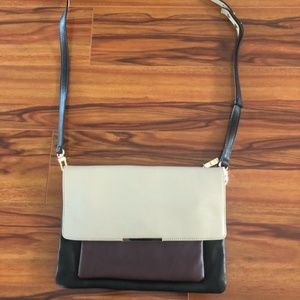 envelope crossbody bag with pockets.